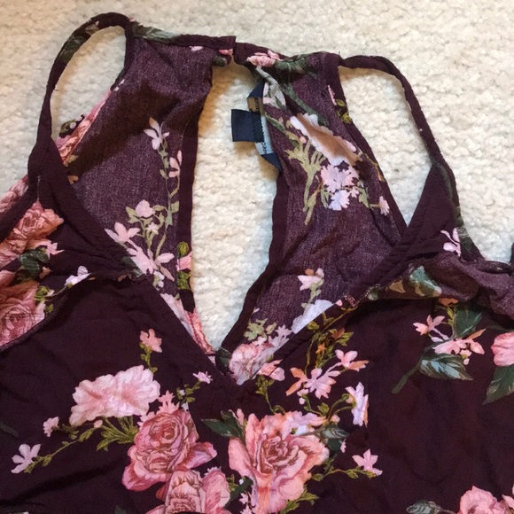 Cold shoulder floral top 💐 - Picture 2 of 8